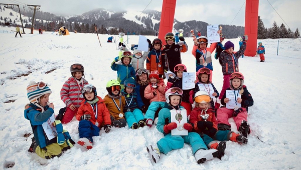 Skiclubkinder starten beim 17. Internationalen Sparkassen Zwergerl- und Kinderrennen am Sudelfeld